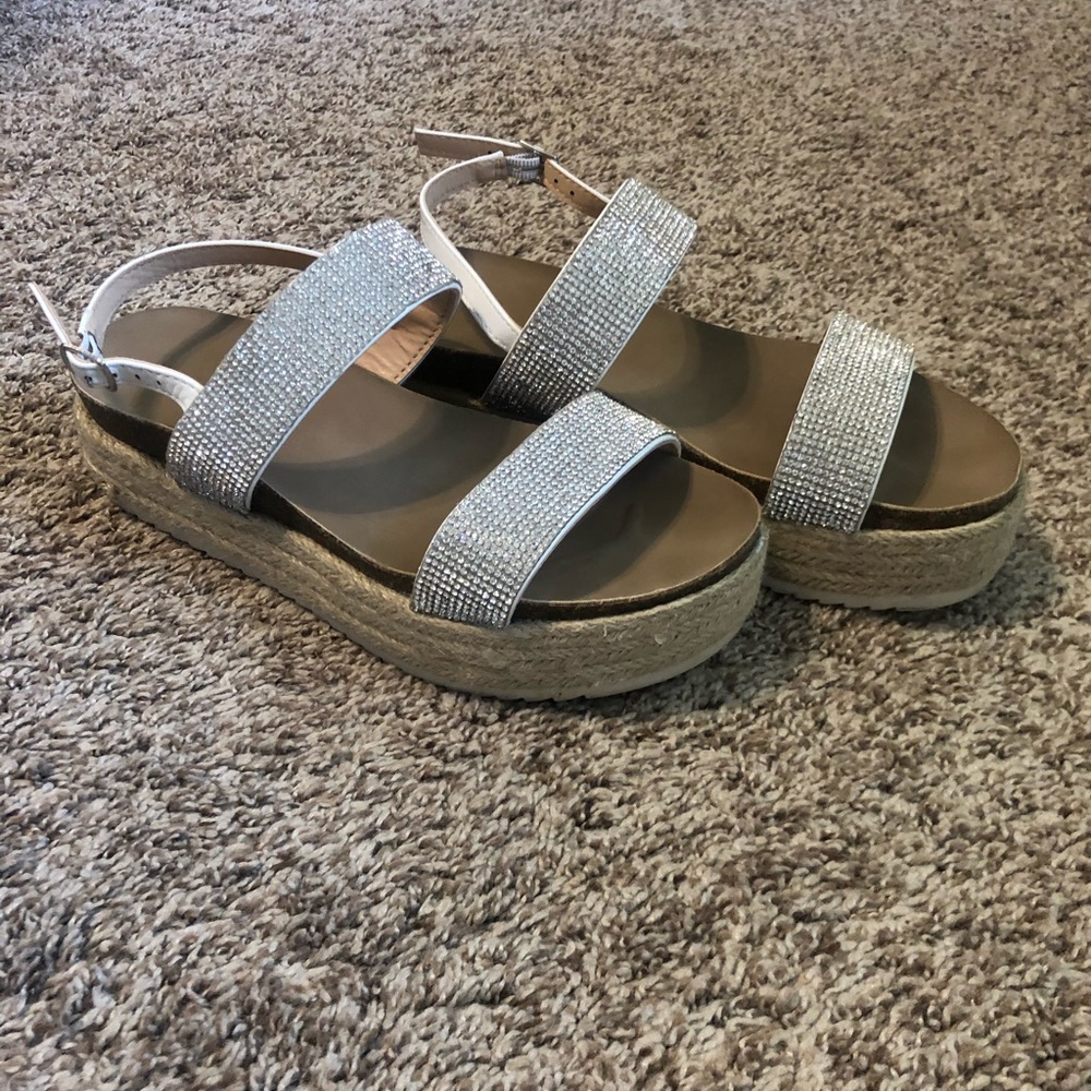 Platform Sandals - Picture 3 of 4